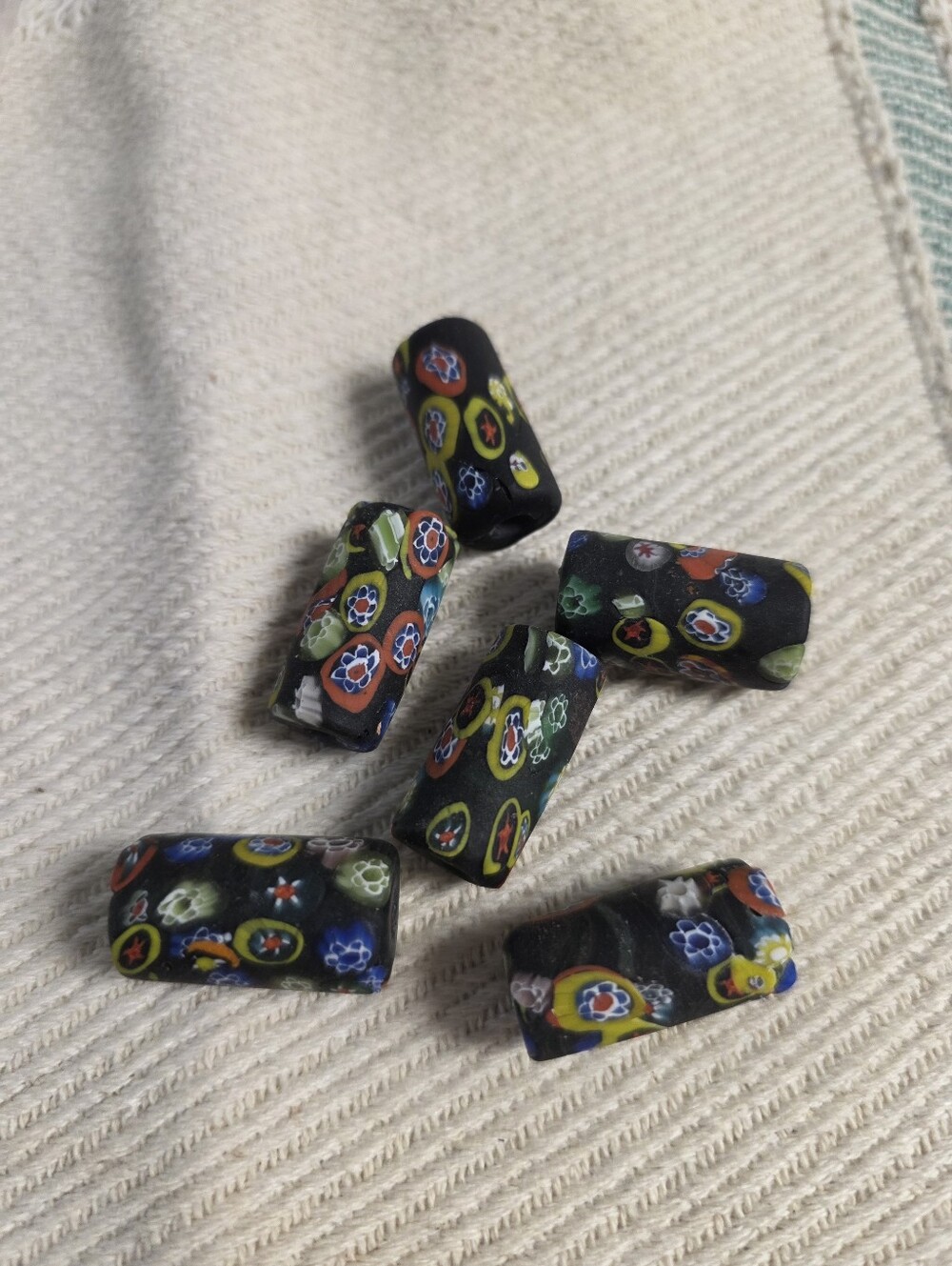Multi Color Design Beads - Picture 2 of 5